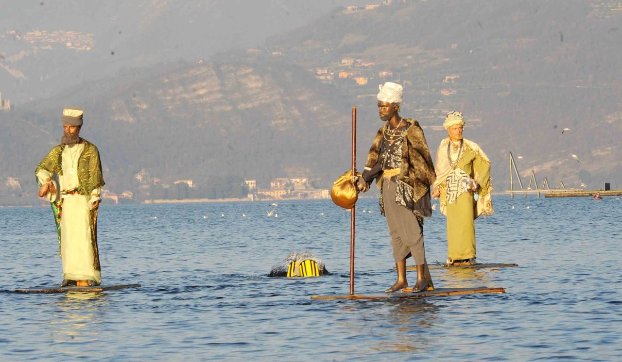 Re magi sul Sebino, arrivano al presepe dal lago