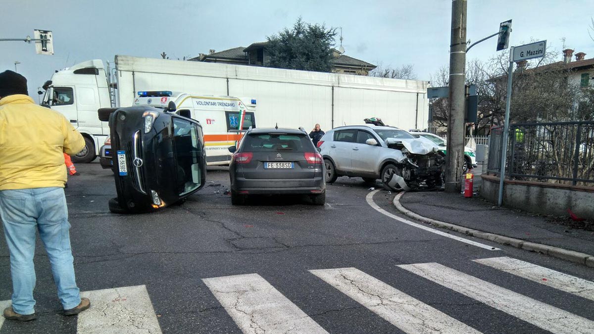 Codice rosso in strada coinvolte tre persone