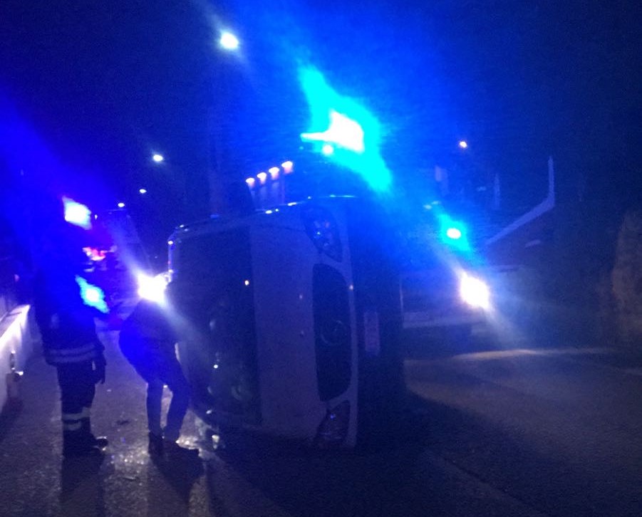 Grande spavento a Passirano per un’auto ribaltata