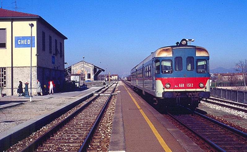 Treno fermo in campagna per un urto enigmatico