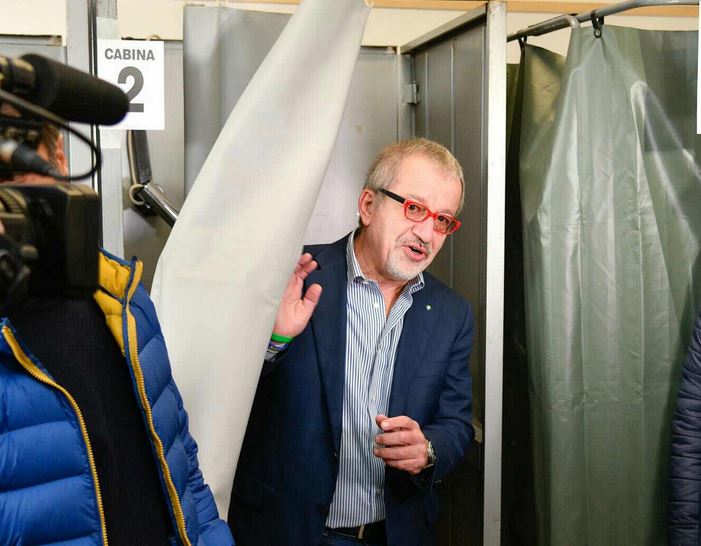Perché Roberto Maroni non si candiderà in Lombardia?