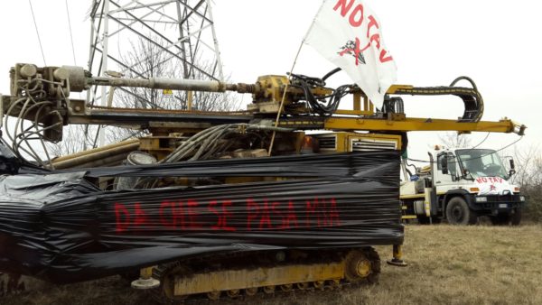 Attivisti bloccano le trivelle in azione