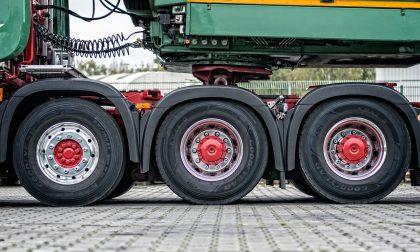 Morto sul suo camion in un parcheggio della Bassa