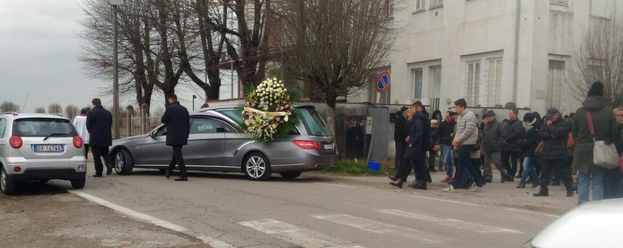 Chiesa gremita per l’ultimo saluto a Daniela Ferrari