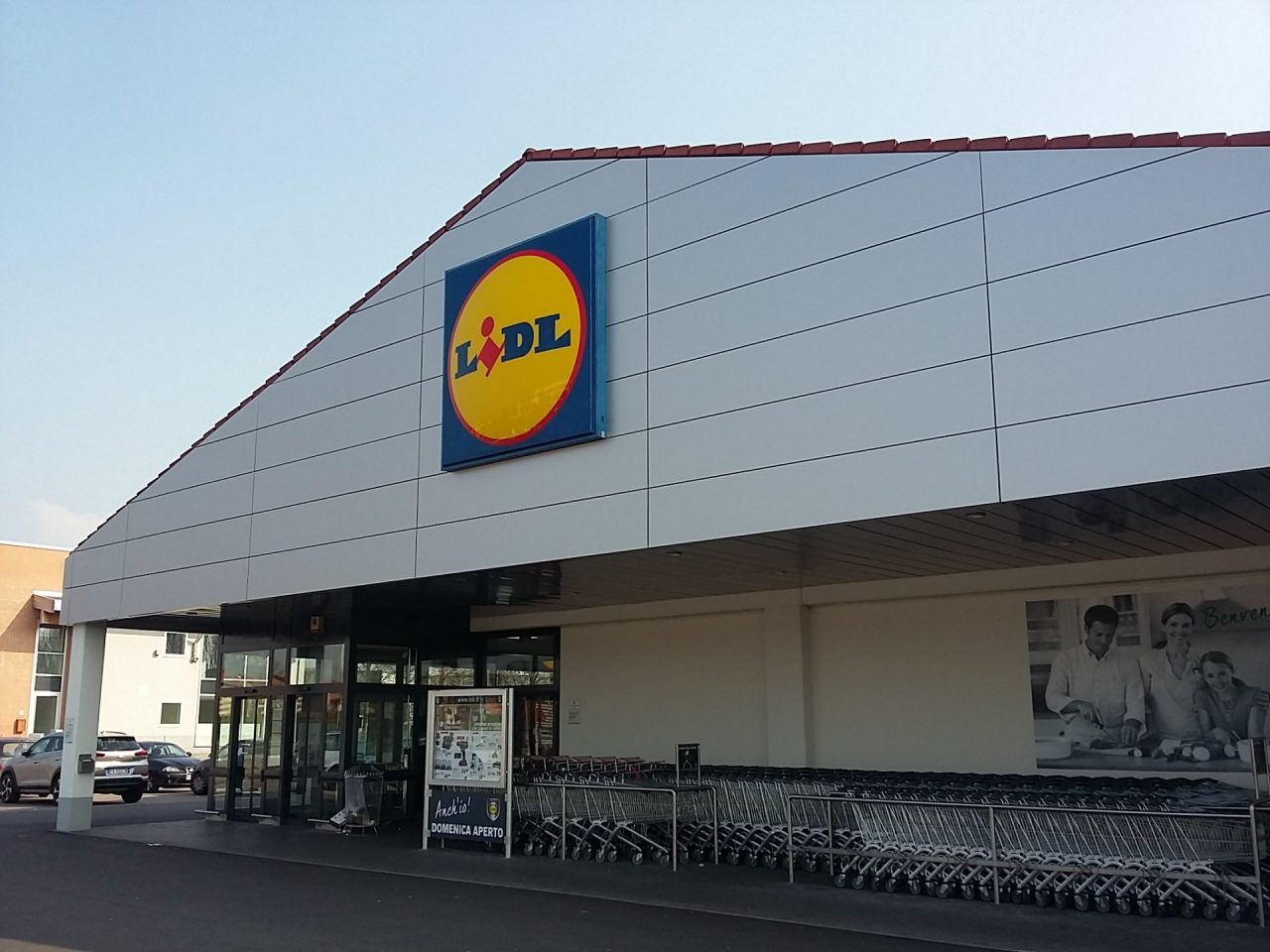 Arrestato per rapina dopo aver picchiato il responsabile del supermercato