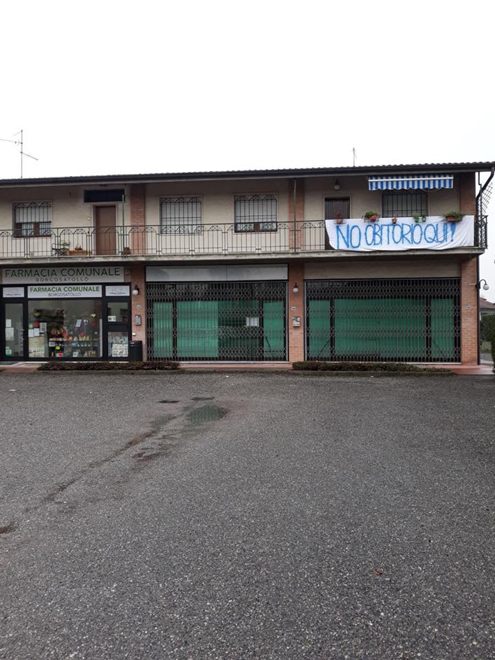 Contro l’obitorio nel centro di Borgosatollo spunta il manifesto
