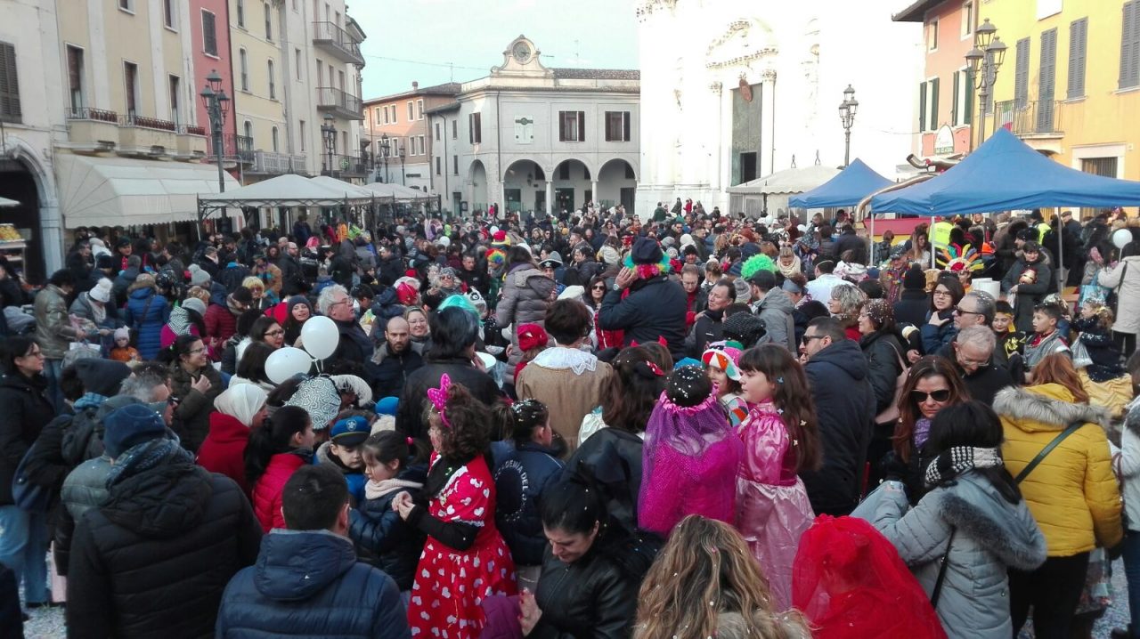 Carnevale dei bimbi in piazza Santa Maria