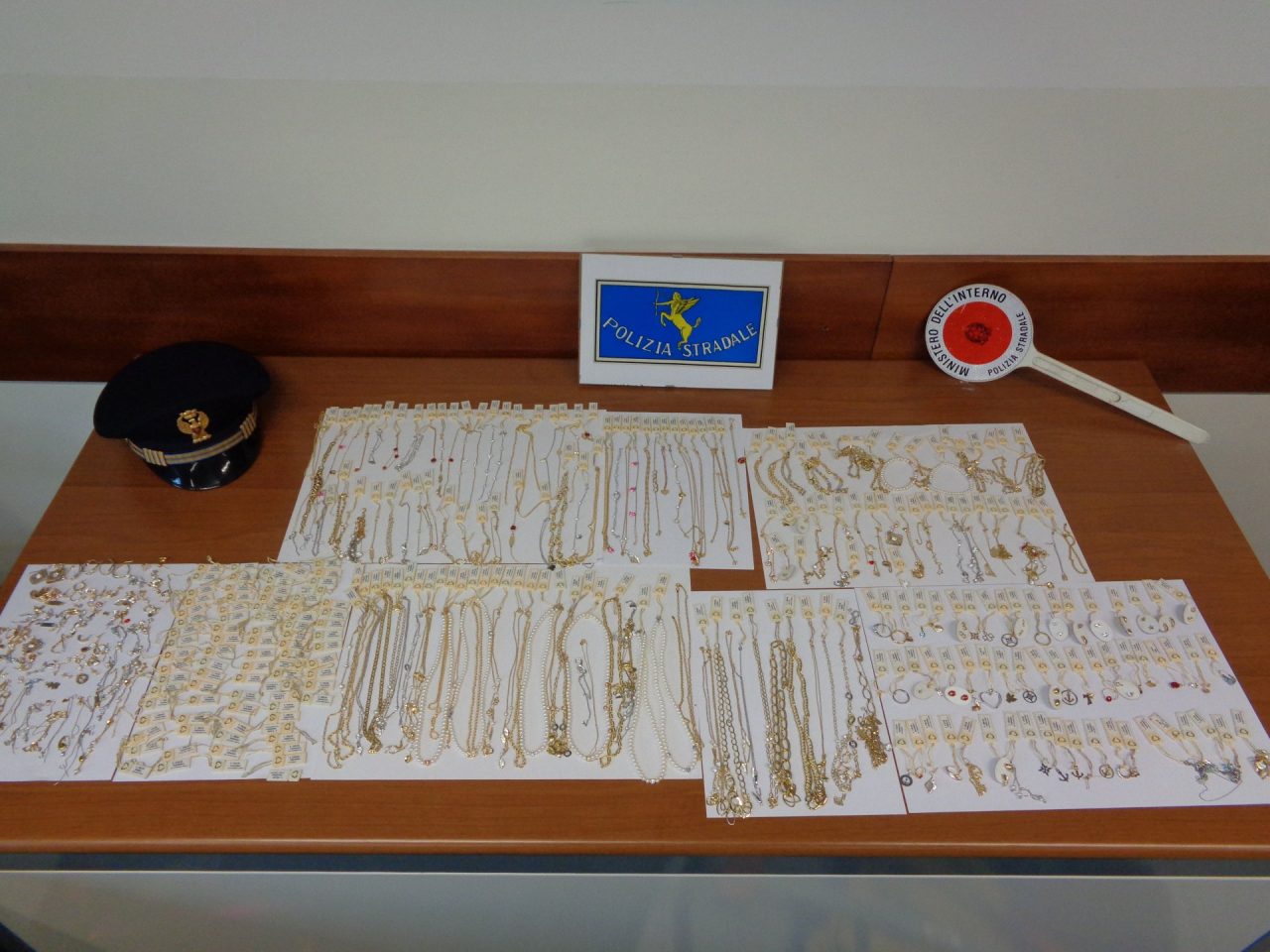 Banda criminale sgominata dopo il colpo in gioielleria