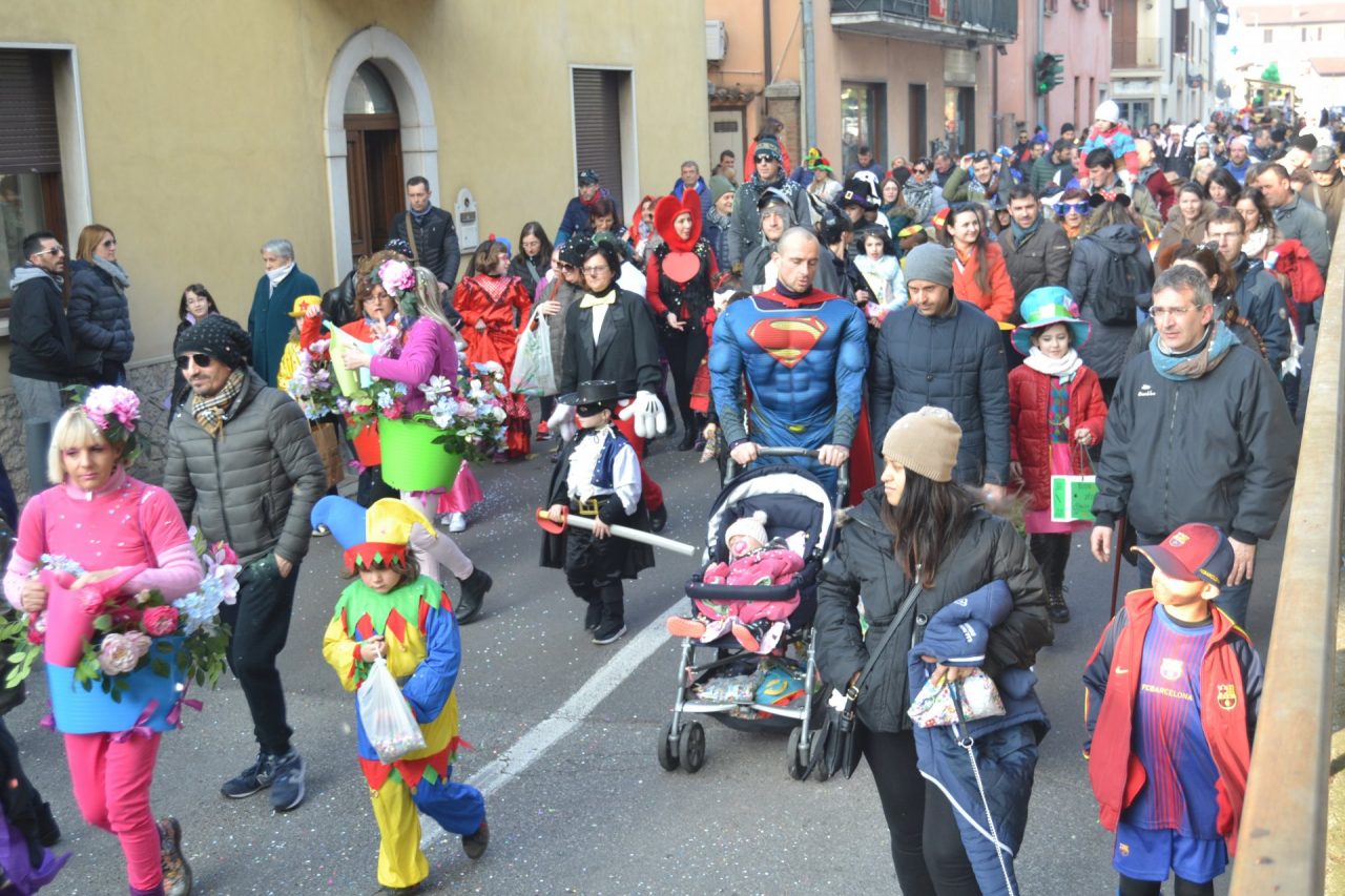 Carnevale 2018 grande sfilata a Castegnato