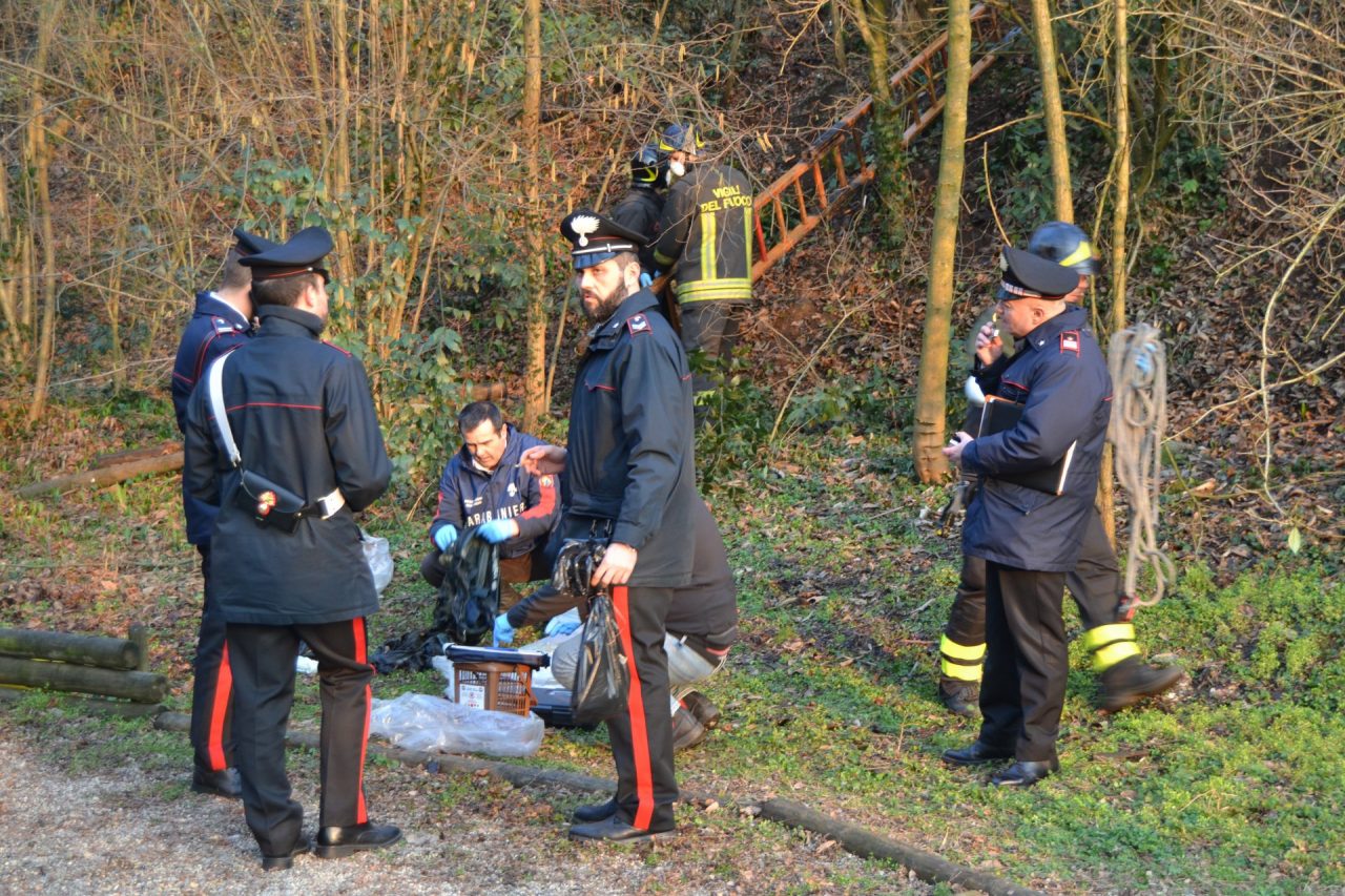 Cadavere nella roggia I vestiti del ragazzo erano bruciati