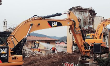 La vecchie scuole di Paratico sono state demolite VIDEO