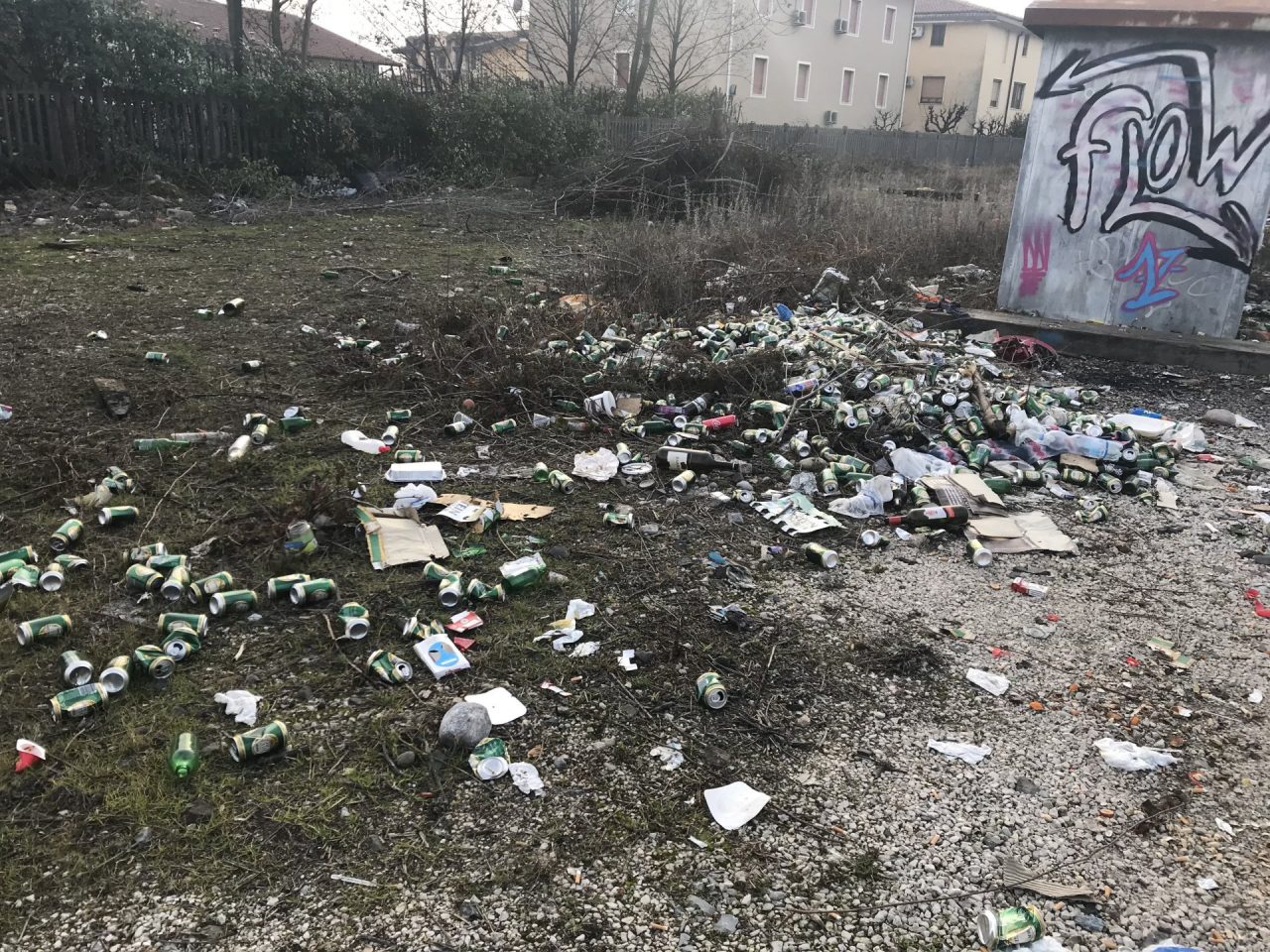 Degrado nei pressi della stazione di Chiari