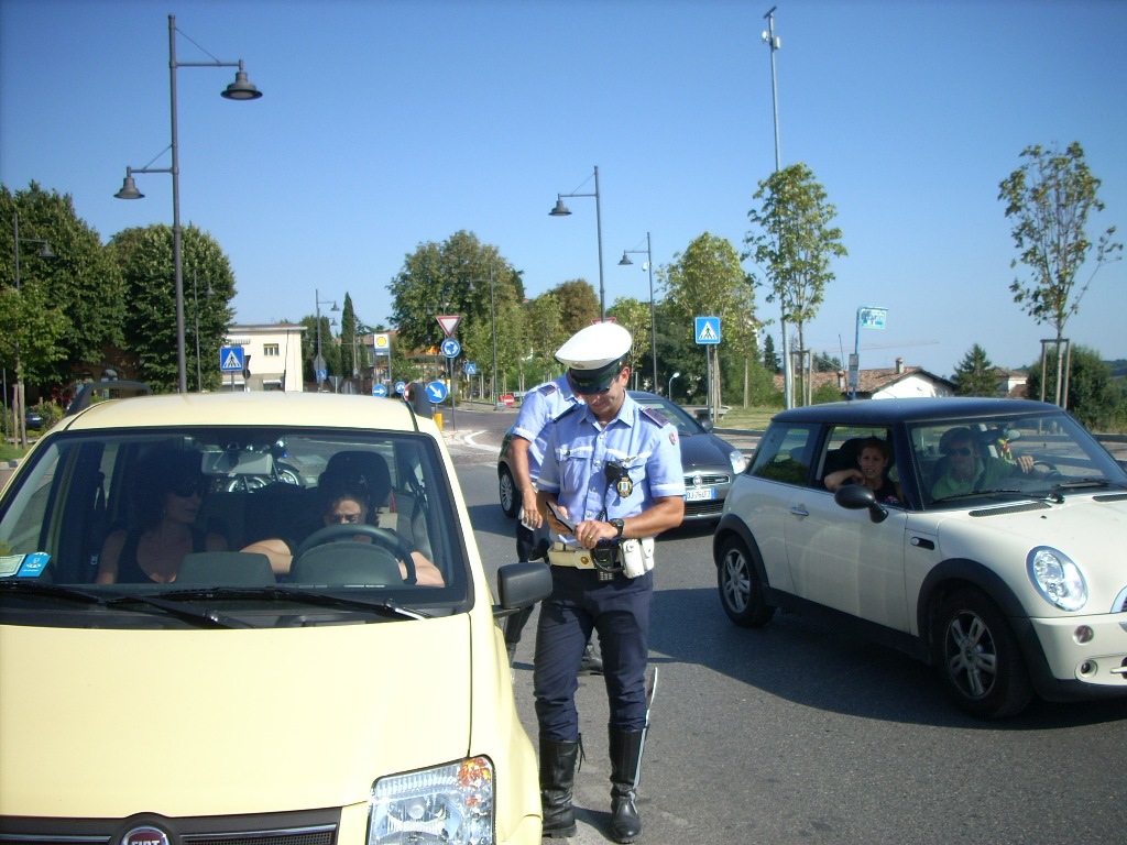 Atti osceni per 10mila euro