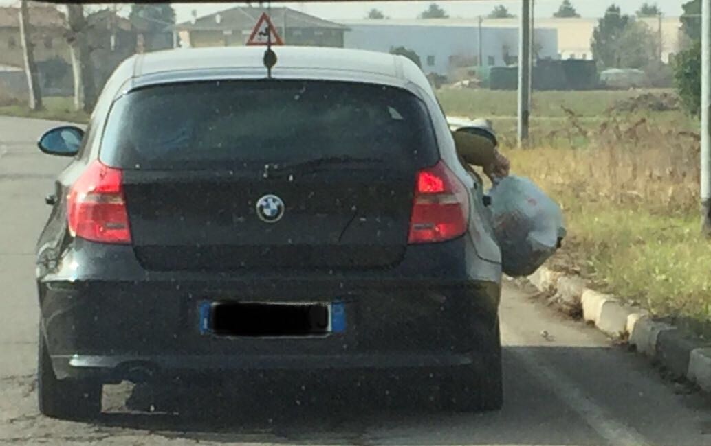 Nel sacco i furbi che abbandonano i rifiuti a Coccaglio