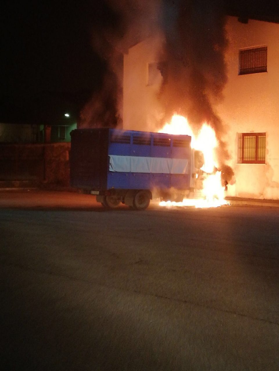 Camion incendiato: non escluso il dolo