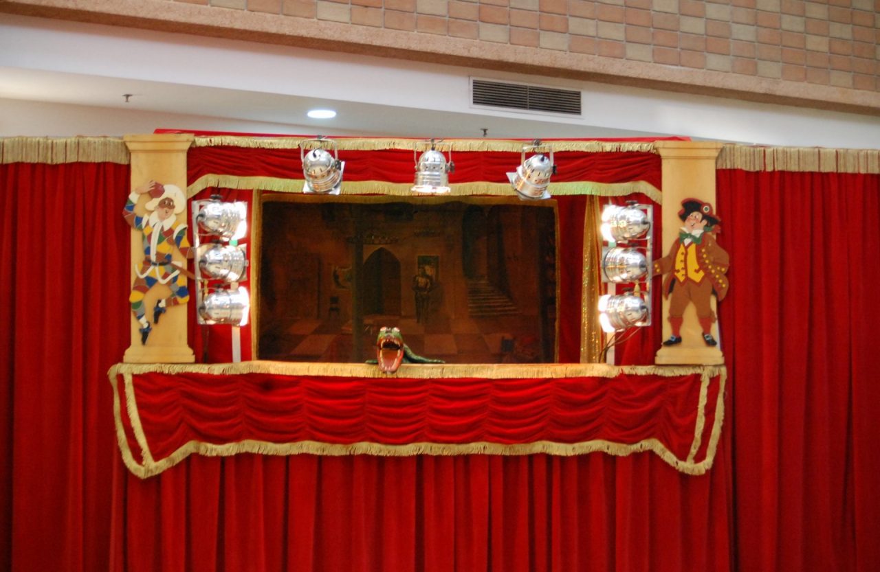 Burattini e circo successo per l’anteprima del Carnevale