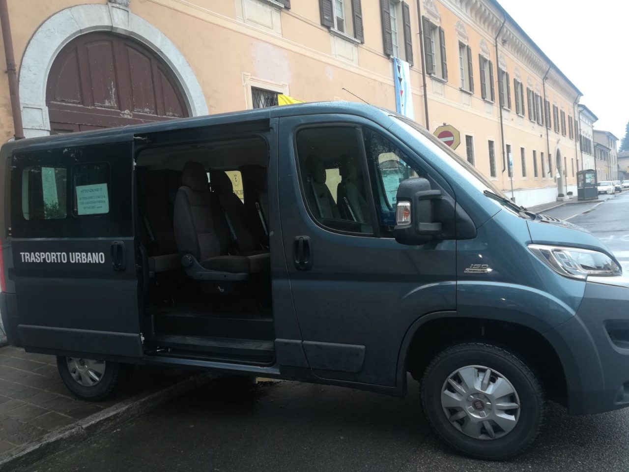 A Manerbio circola il nuovo pulmino per il trasporto pubblico