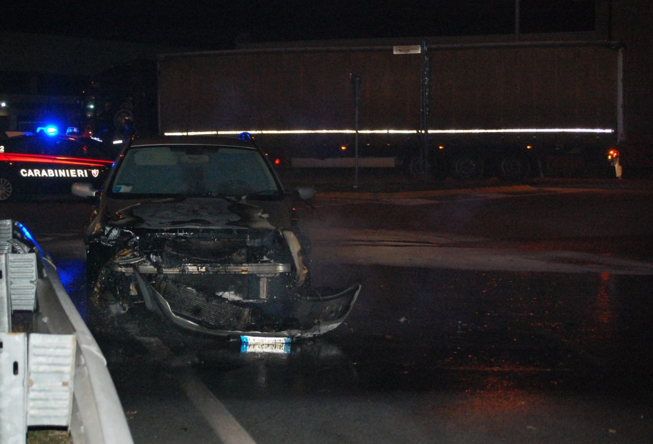 Auto in fiamme a Rovato, ma nessun ferito FOTO