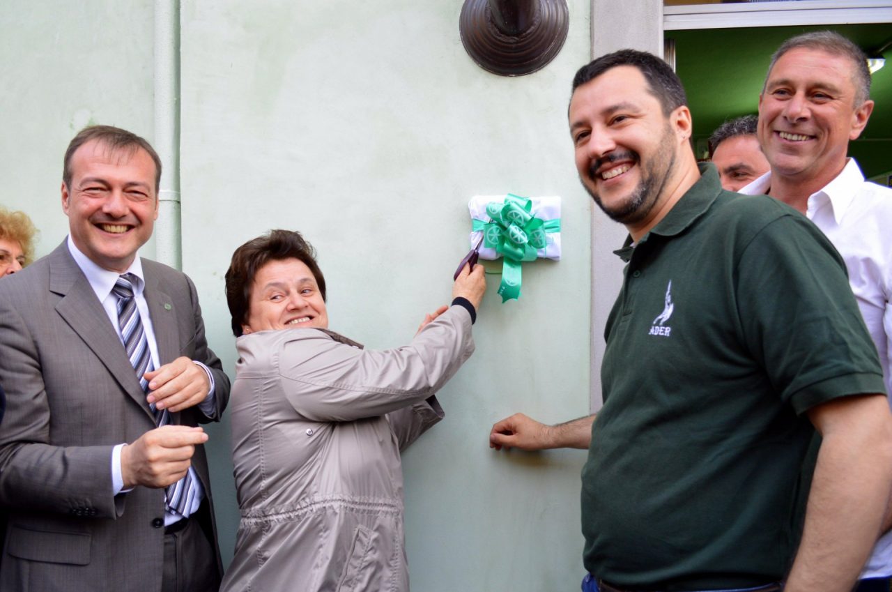 Europarlamentare il sindaco di Adro che marchiò la scuola col Sole delle Alpi