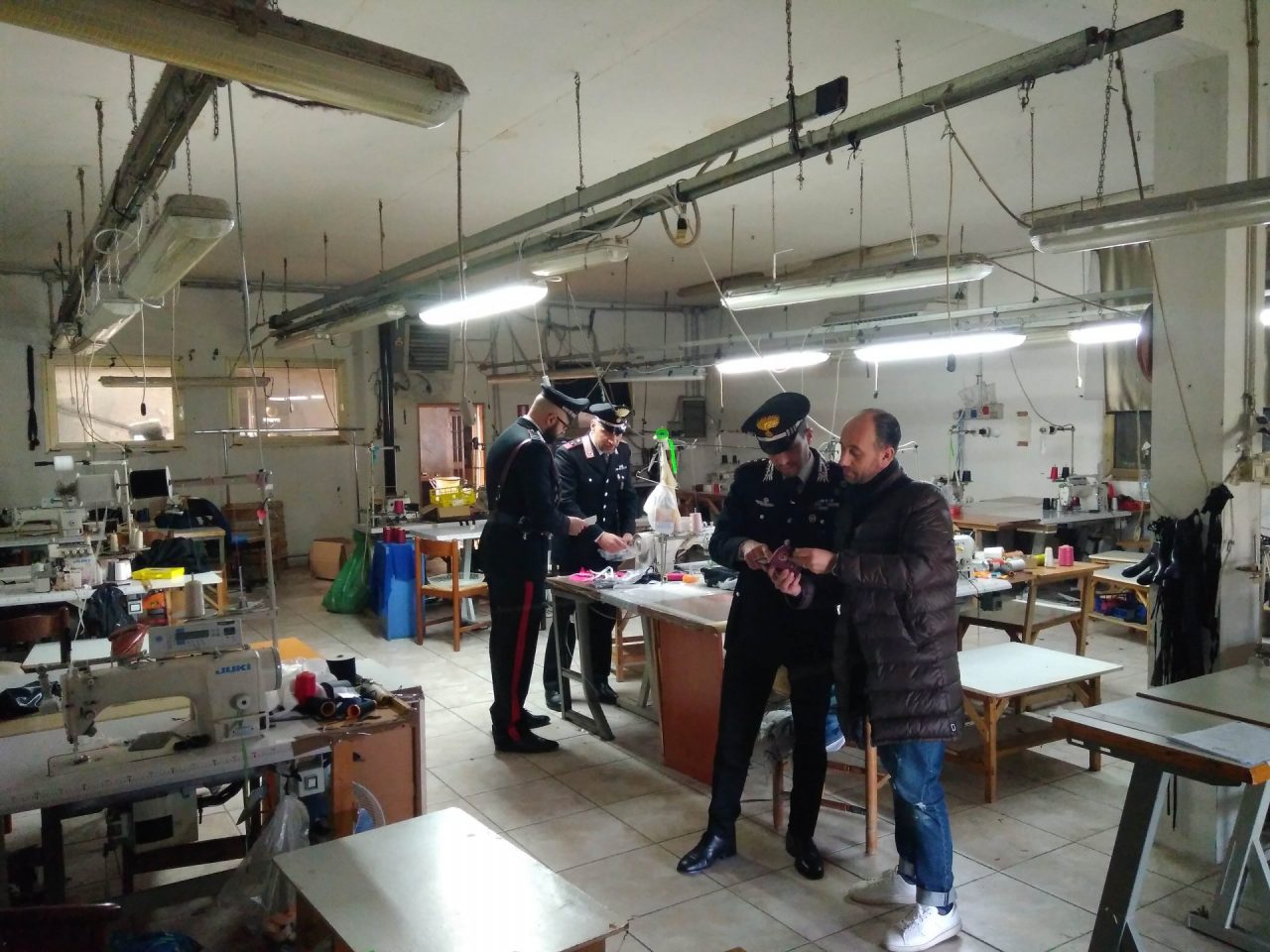 Controlli laboratorio cinese ad Asola: trovati lavoratori in nero
