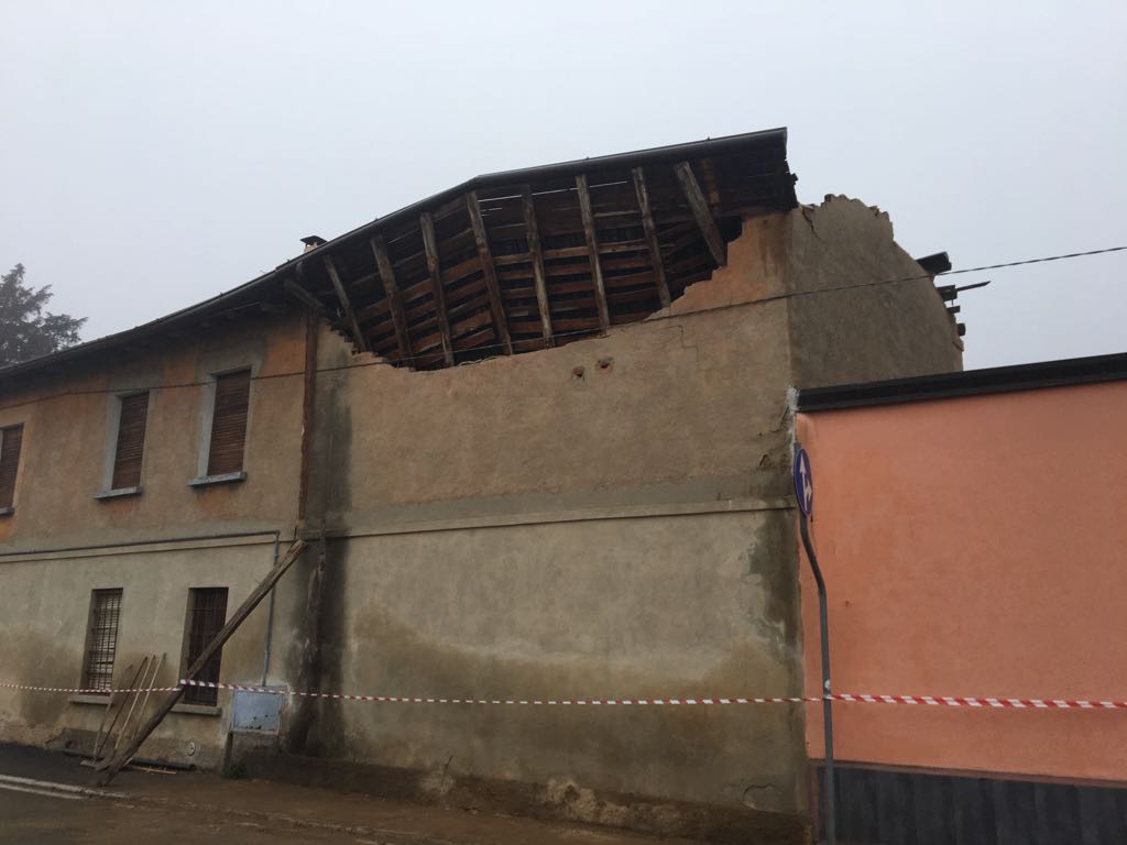 Crolla un tetto a Cologne