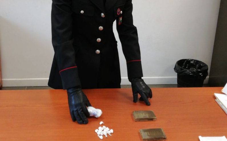 Cocaina in tasca: passeggiava per via Breda a Travagliato