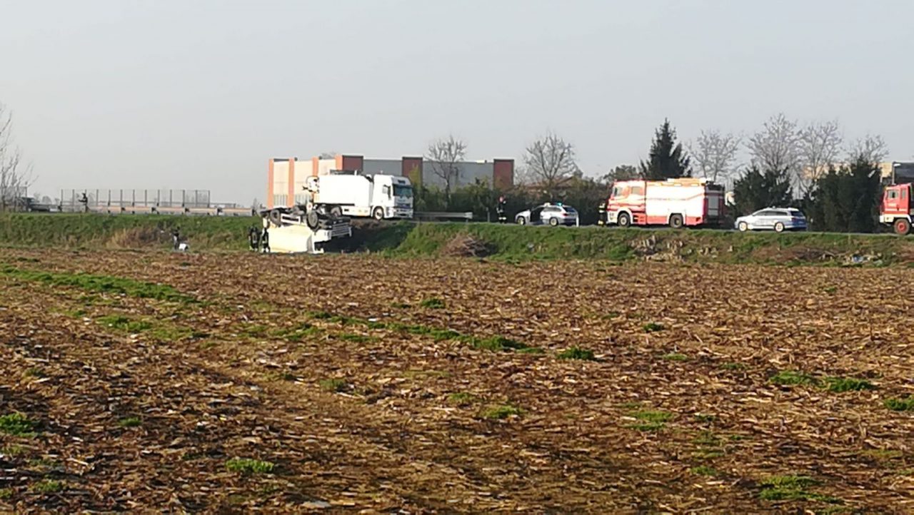 Camion fuori strada a Travagliato