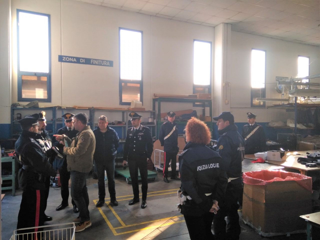 Blitz in aziende tessili cinesi sanzioni per oltre 30mila euro