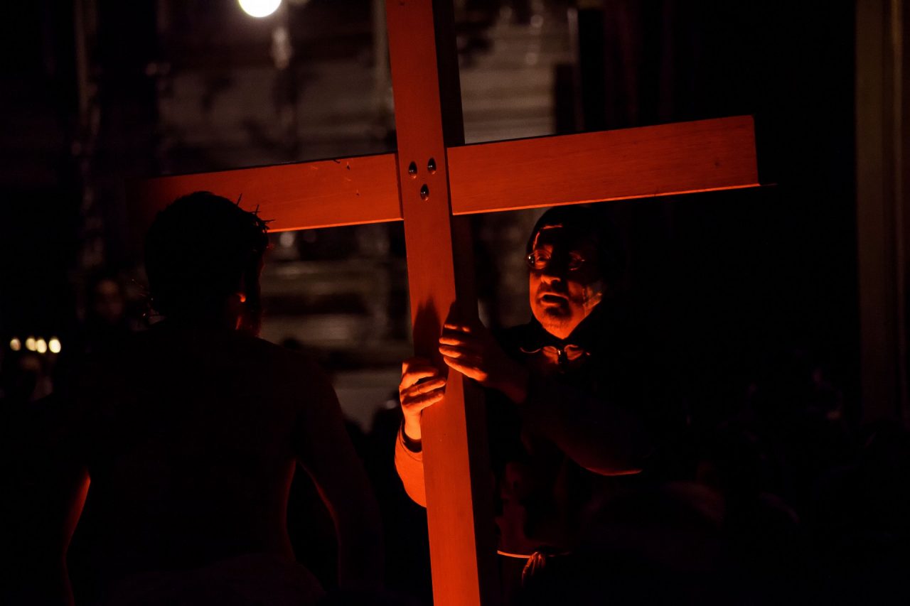 Via Crucis a Coccaglio trasportata in chiesa per il maltempo