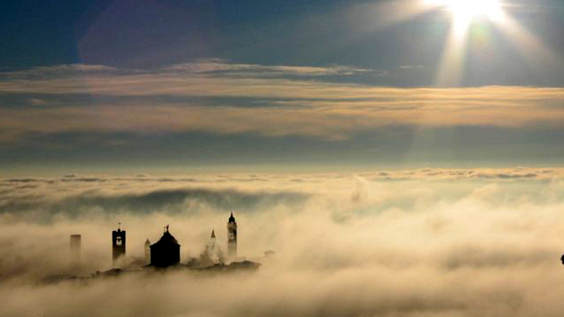 Meteo Lombardia nella Bassa torna il sole e arriva la nebbia