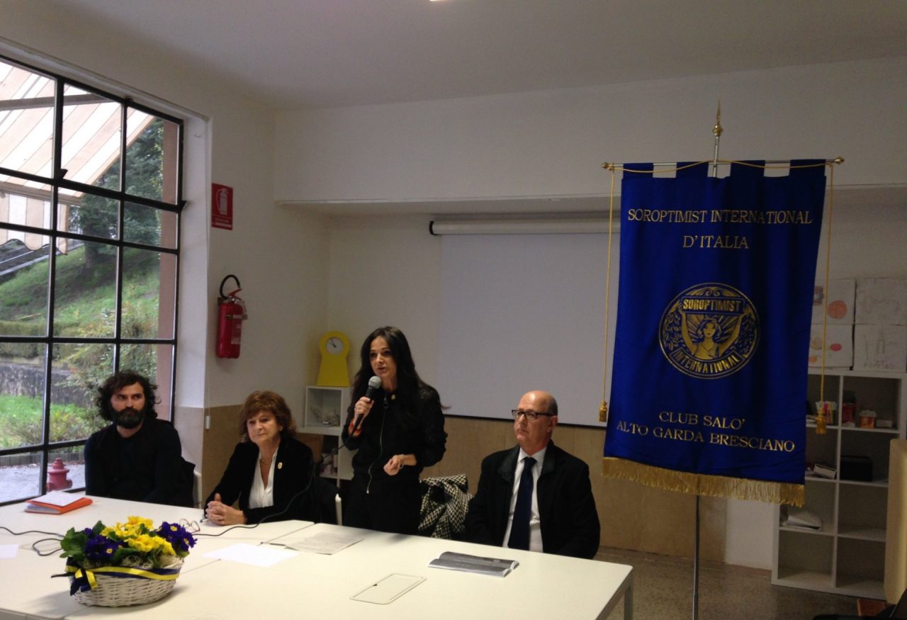 Il cuore al centro di una conferenza