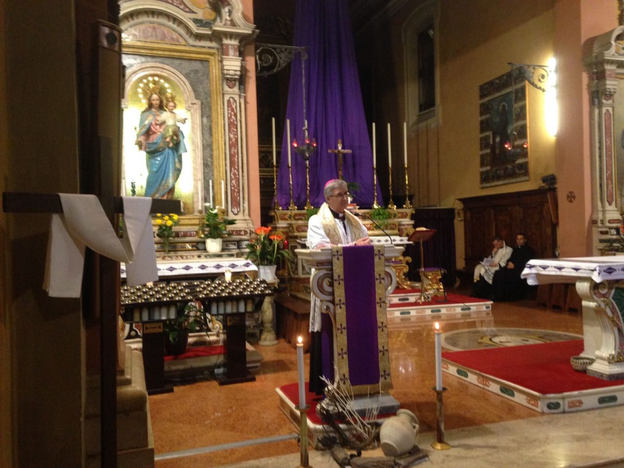 Tappa a Samber a Chiari per il vescovo Tremolada