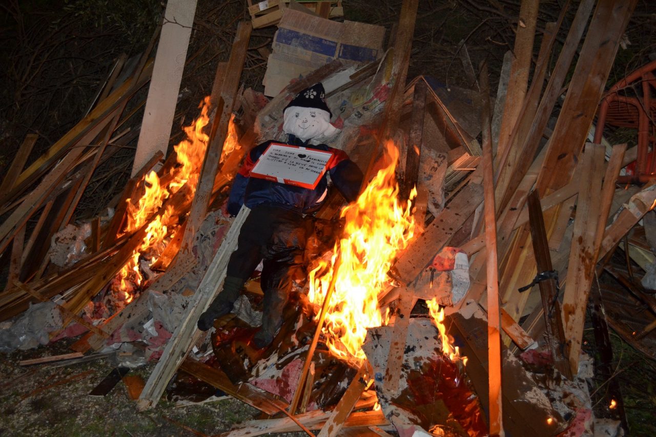 Anche a Borgosotto di Montichiari brucia la vecchia