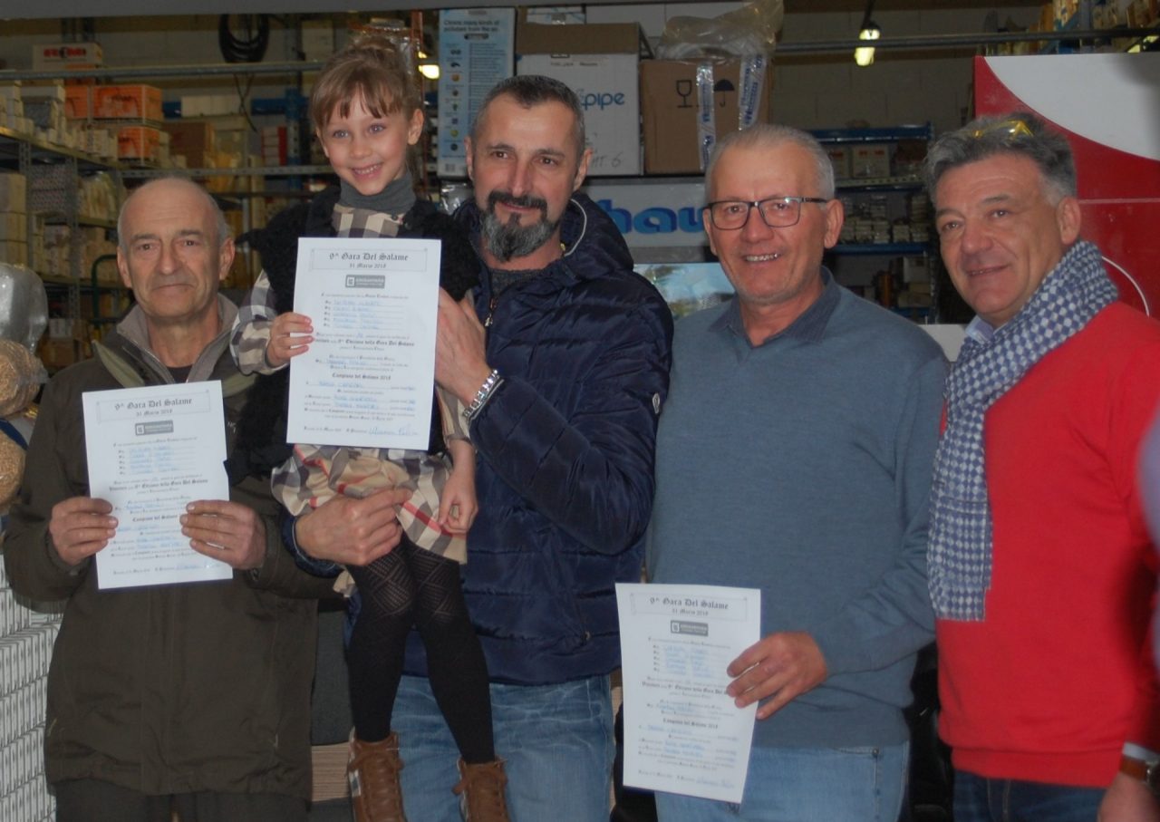 Gara del salame all’idrosanitaria di Rovato