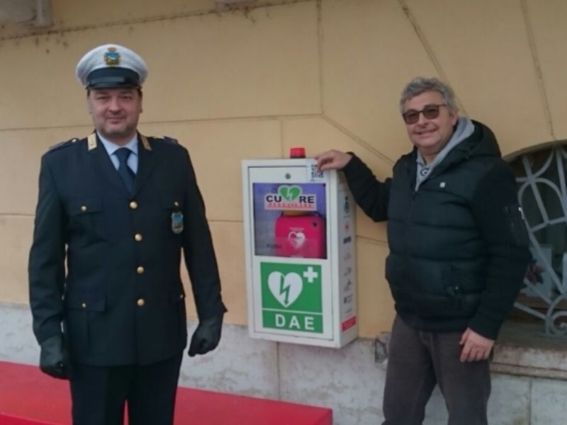 Maria salvata da un agente da un attacco di cuore