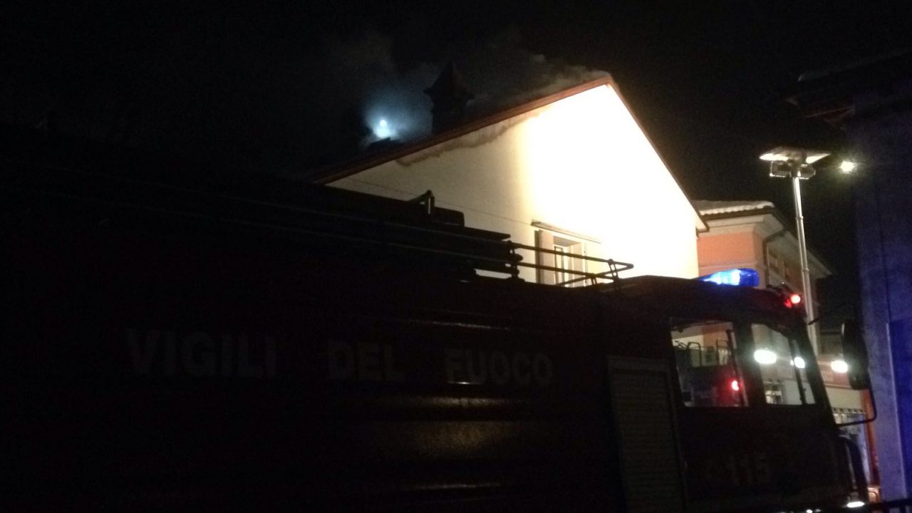 Incendio a Trenzano, brucia un sottotetto