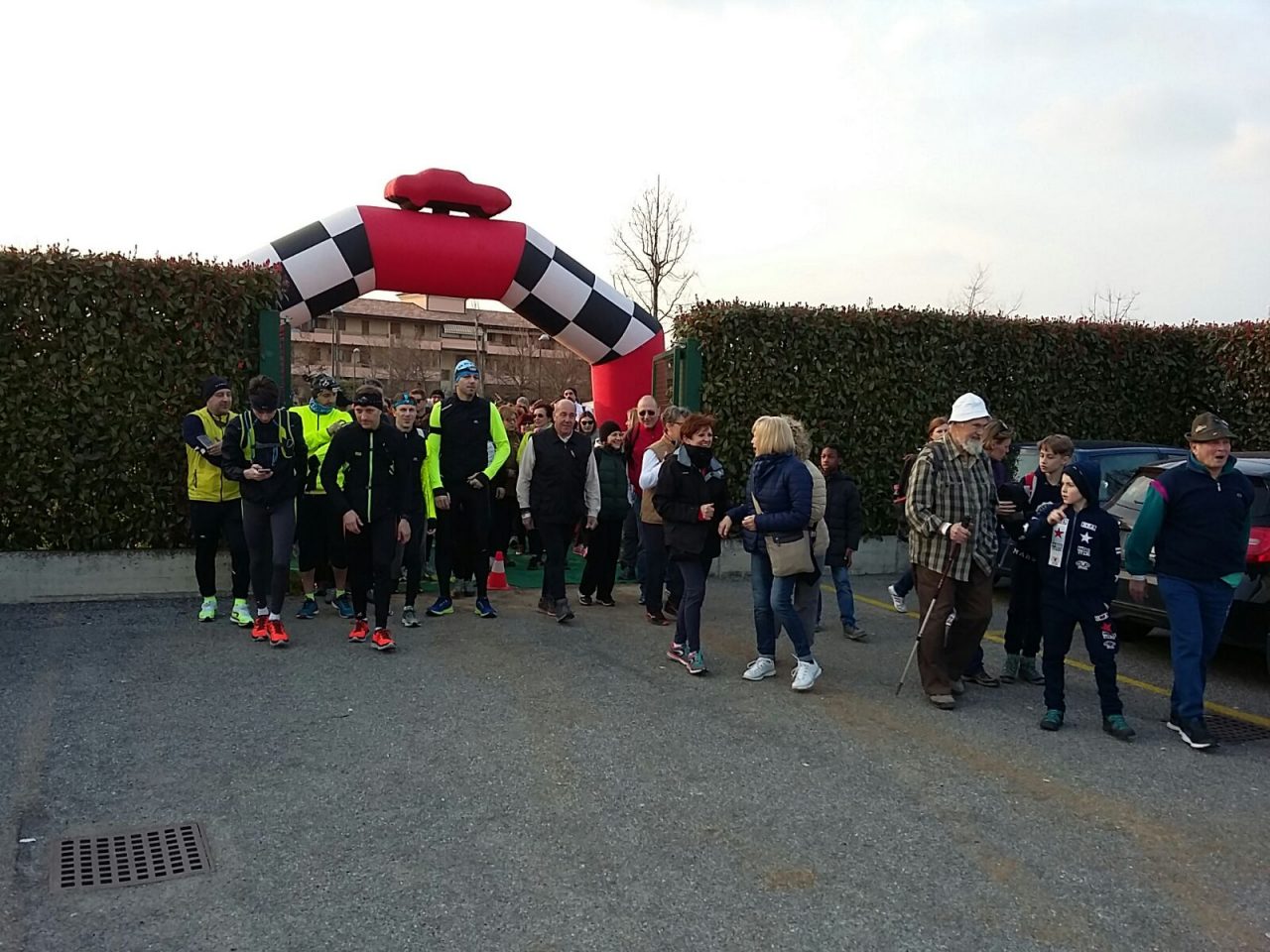 Padre Riccardo va in Tanzania: la camminata notturna a Palazzolo