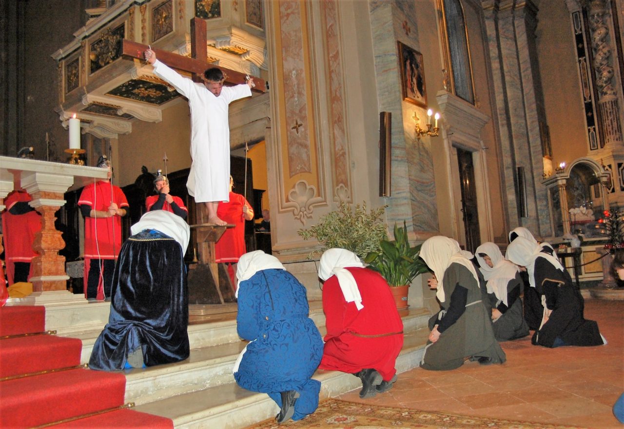 Via crucis vivente in chiesa a Erbusco