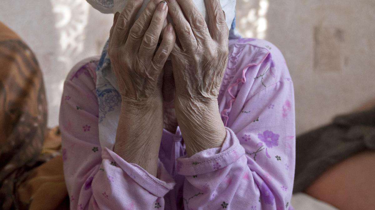 Non risponde da ore, anziana trovata distesa a terra nella sua abitazione