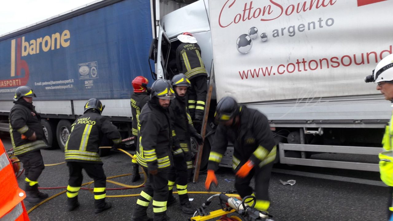Non ce l’ha fatta il trentenne coinvolto nell’incidente in A21