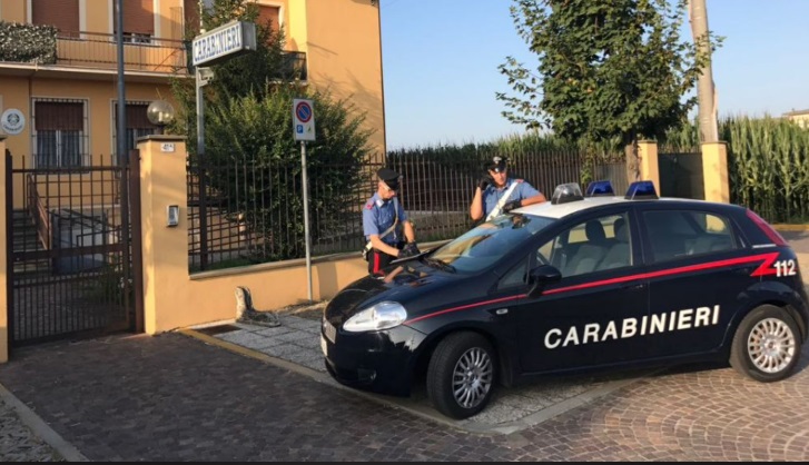 Pugni alla moglie ed eroina nell’auto, italiano arrestato a Trenzano