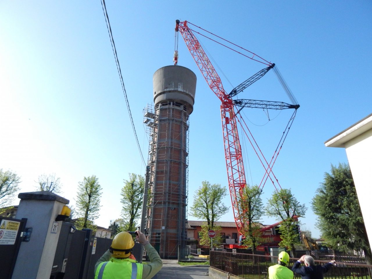 Smantellato il serbatoio di via Ricci a Chiari VIDEO