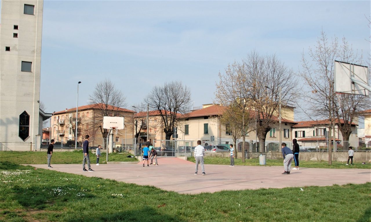 Gioco vietato durante le Messe in via Battisti