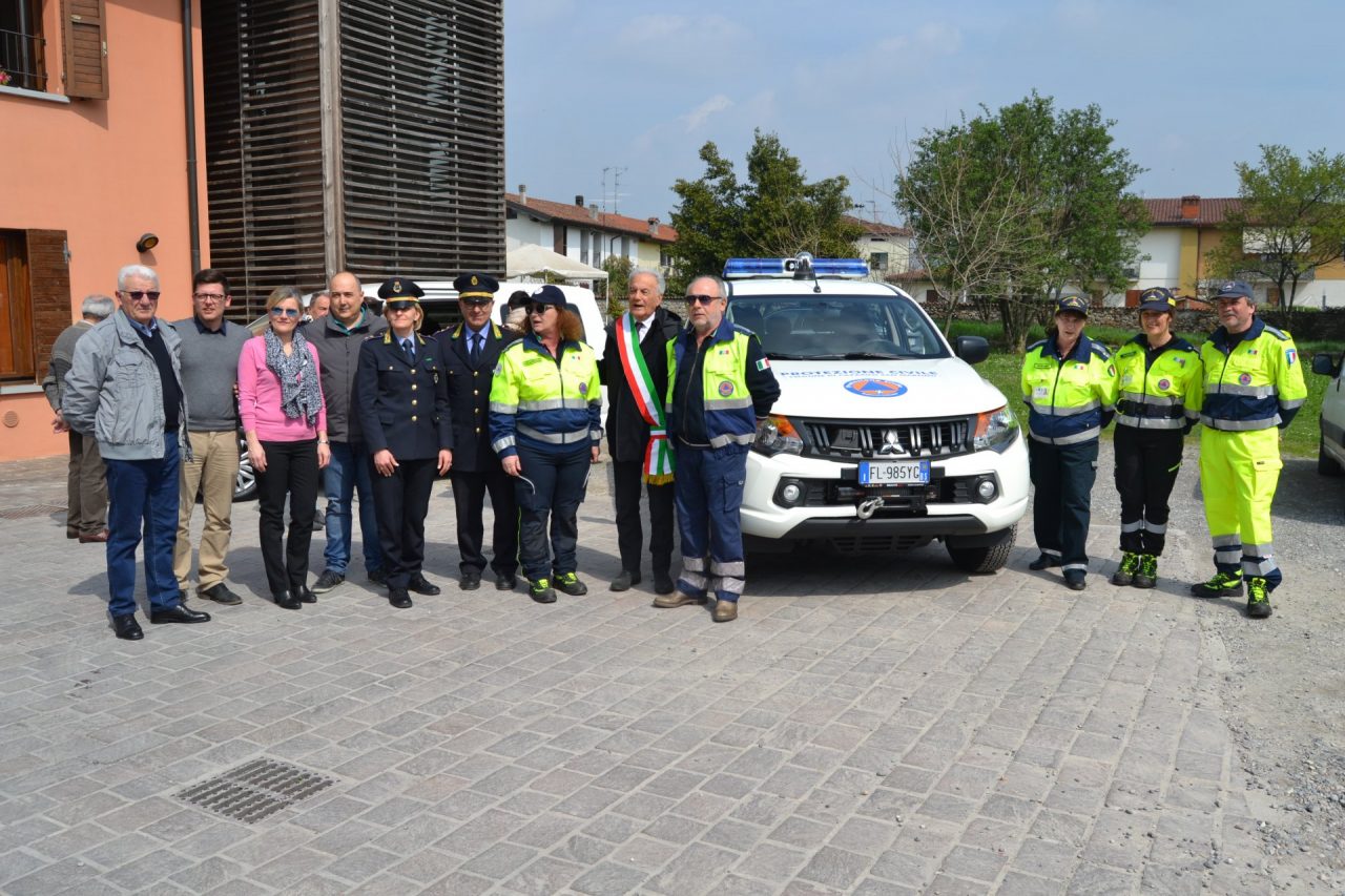 Due nuovi mezzi inaugurati a Cazzago San Martino