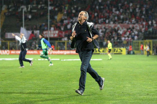 Emiliano Mondonico, l’addio tra lacrime e cori da stadio