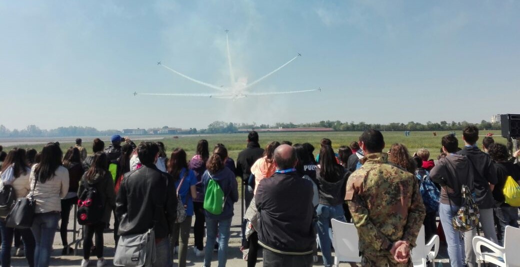Frecce Tricolori Il cielo sopra Ghedi tappa del tour di addestramento