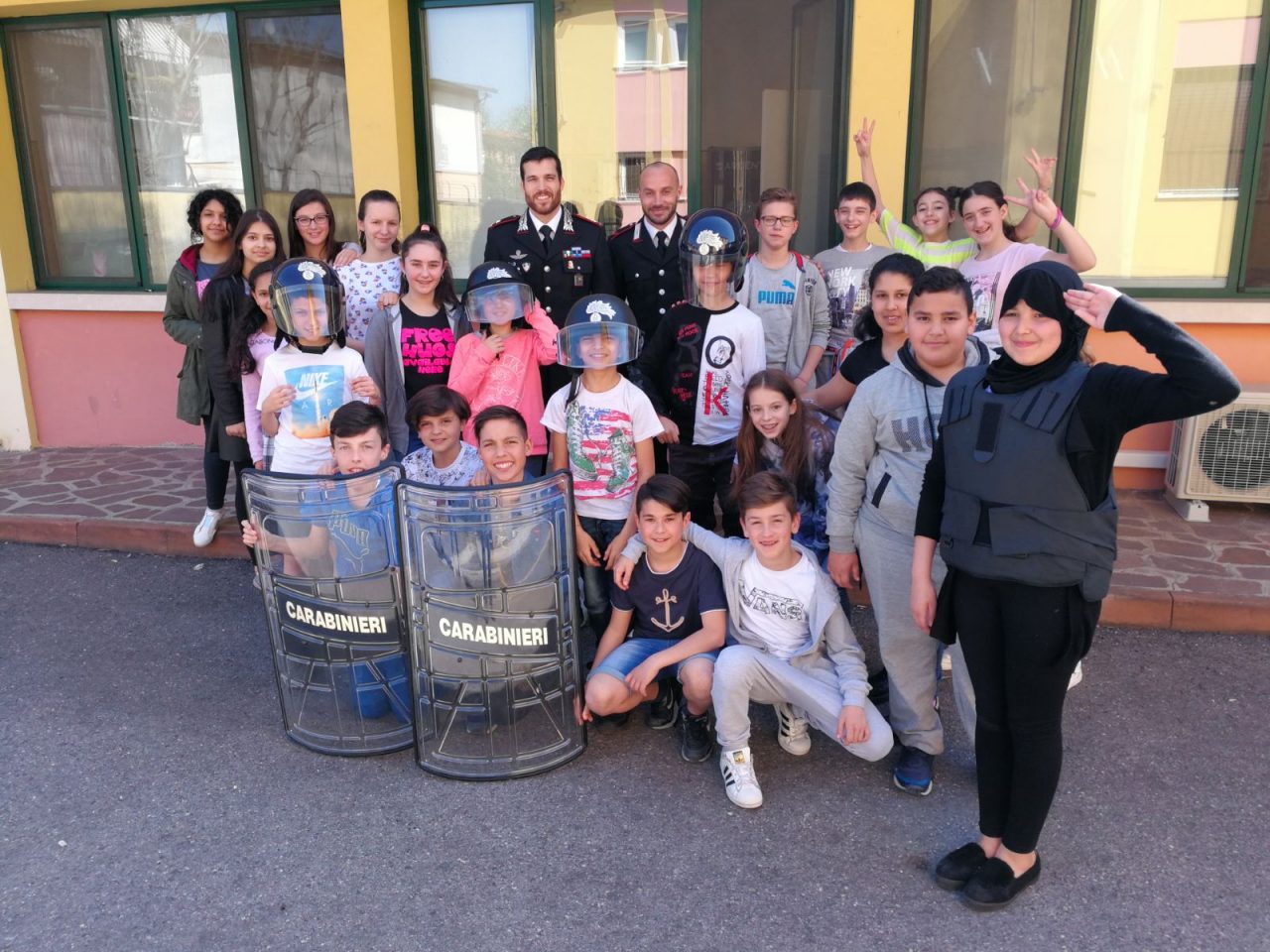 Studenti clarensi in visita dai carabinieri