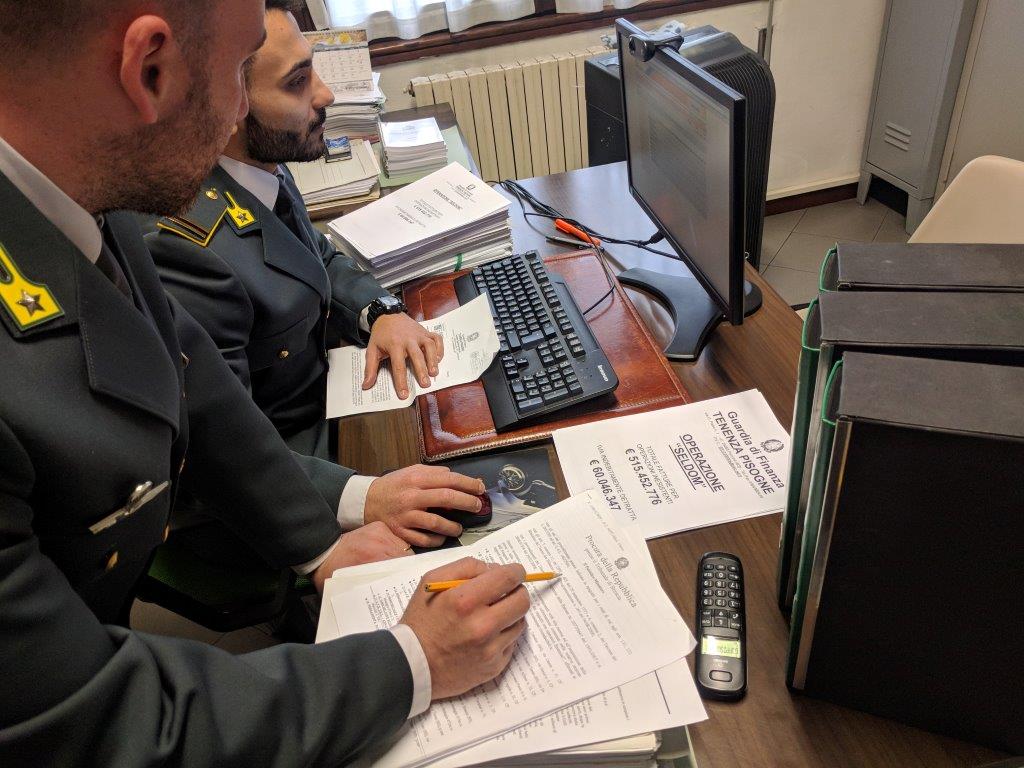 Fatture false per milioni di euro