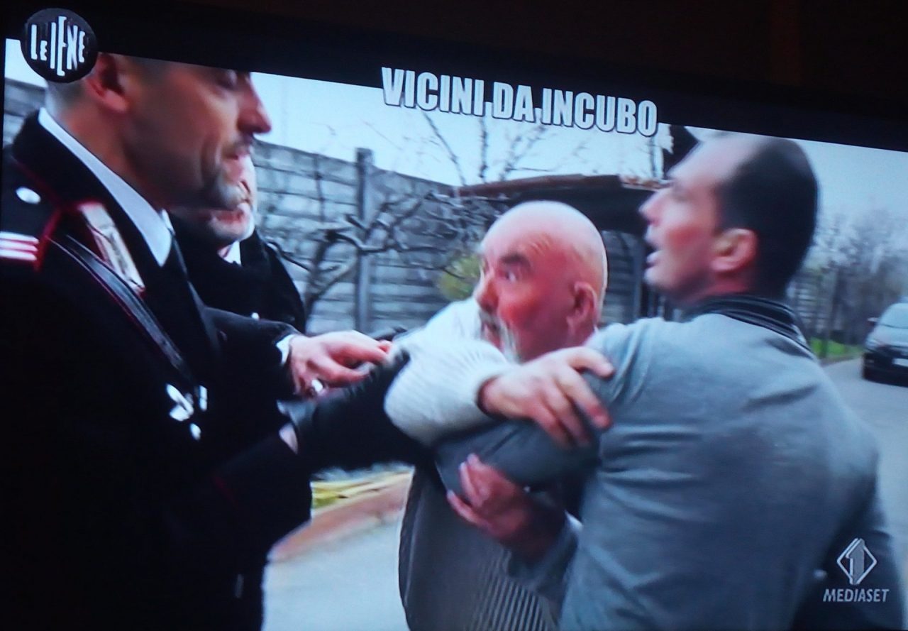 «Vicini da incubo» di Ghedi finiscono a «Le Iene»