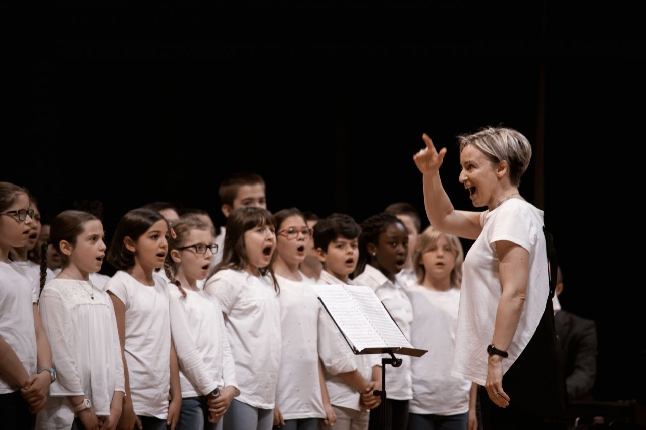 Cori di classe: sfida di voci per gli alunni, ieri a Corte Franca
